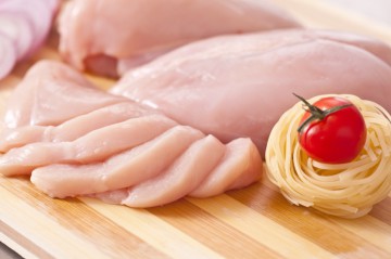 Transavia cumpără două unităţi de producţie de carne de pui